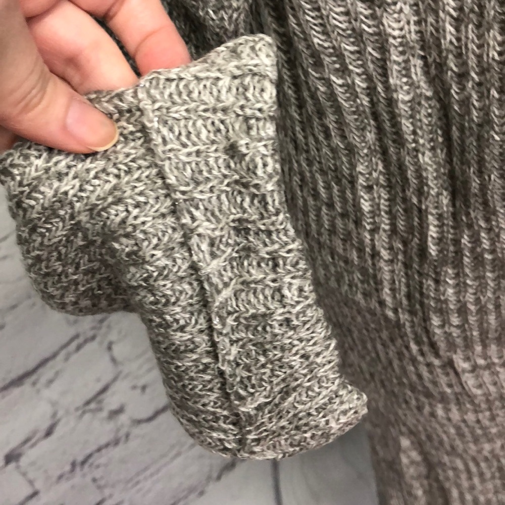 📍SOLD📍 Light Gray Long Ribbed Cozy Cardigan (Size 8) - Picture 7 of 8